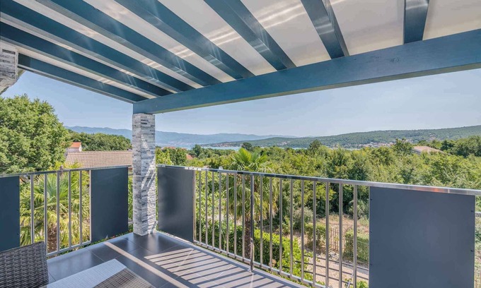 Cizici Apartment | Holiday apartment with air conditioning and balcony