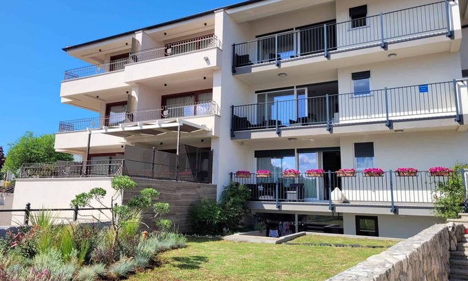 Porat Apartment | Holiday apartment with balcony and sea view
