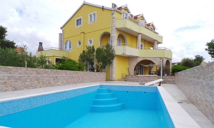 Sibenik Apartment | Holiday apartment with balcony and air conditioning