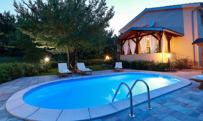 Silo Apartment | Holiday apartment with air conditioning, Internet and Grill
