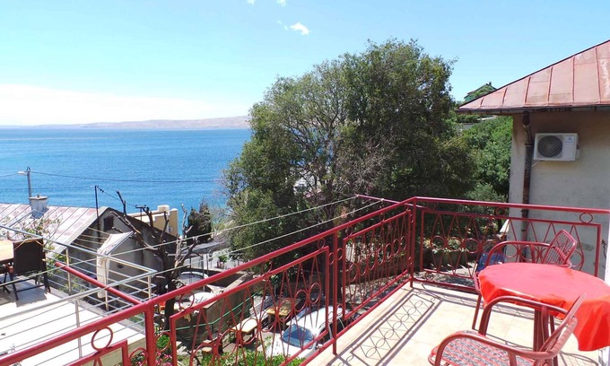 Karlobag Apartment | Holiday apartment with sea view 50 metres from the beach