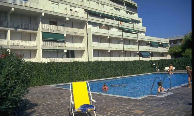 Lignano Sabbiadoro Apartment | Holiday apartment with air conditioning and pool right by the sea
