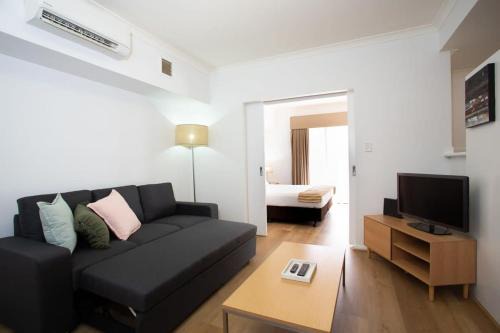 Northbridge Apartment | Holiday Apartment with Pool and WiFi