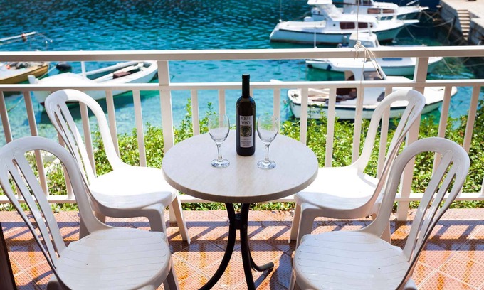 Smokvica Apartment | Holiday apartment with sea view and balcony only 50 m from the beach