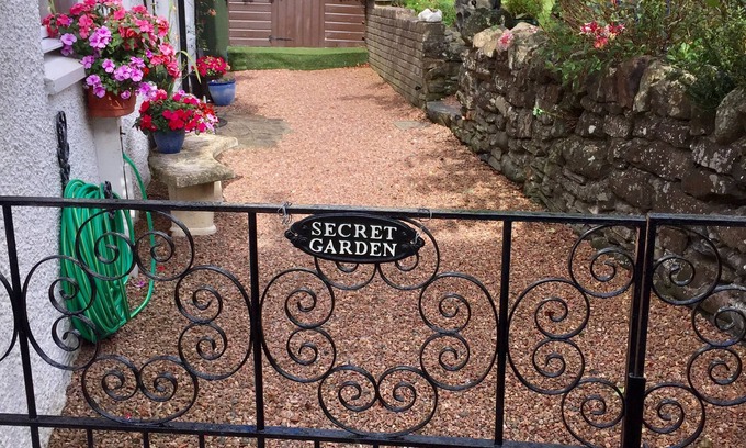 Crieff Cottage | 🌺Holiday Cottage Crieff - Sleeps 6, country oasis, where memories are made ! 🌸