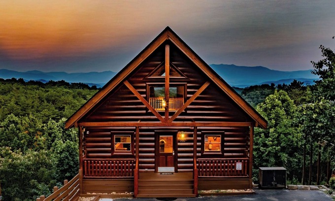 Sevierville Cabin | Holiday Escape-Views-Hottub-Arcade-50%Off Zipline