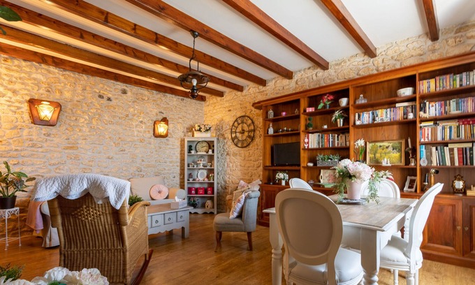 Saint-Sulpice-de-Royan House | Holiday Home 'Maison charentaine proche Royan' with Terrace & Wi-Fi