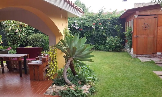 Maddalenedda House | Holiday Home Casa Telly close to the Beach with Garden, Covered Terrace & Wi-Fi