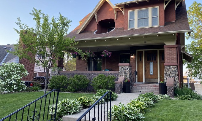 New Ulm House | Holiday Haus in Historic New Ulm - sleeps 8+