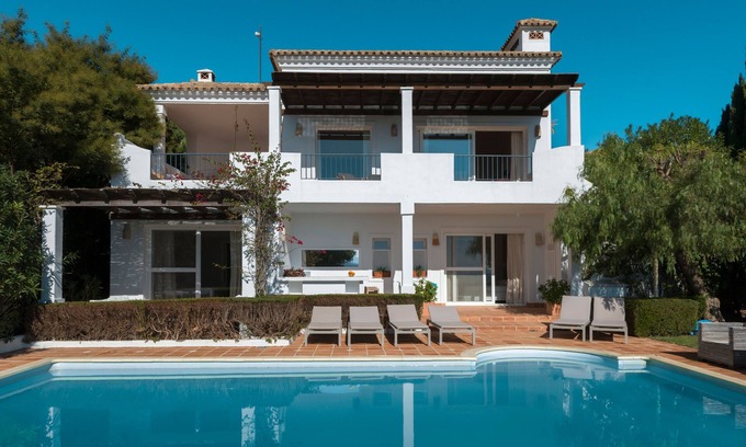 Benalup-Casas Vieja House | Holiday Home 'Petunia' with Private Pool, Wi-Fi and Air Conditioning