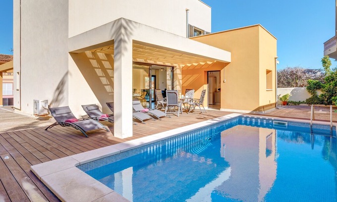 Urbanizacion Mont Ferrutx House | Holiday Home “Montferrutx” with Ocean View, Mountain View, Pool, Terrace & WiFi; Parking Available in the Street