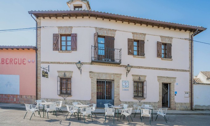 Villalcazar de Sirga House | Holiday Home 'Do Camino' with Private Terrace, Balcony and Wi-Fi