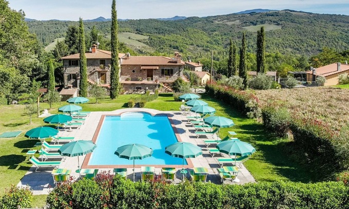 Caprese Michelangelo House | Holiday house Caprese Michelangelo for 1 - 24 persons with 10 bedrooms - Holiday home