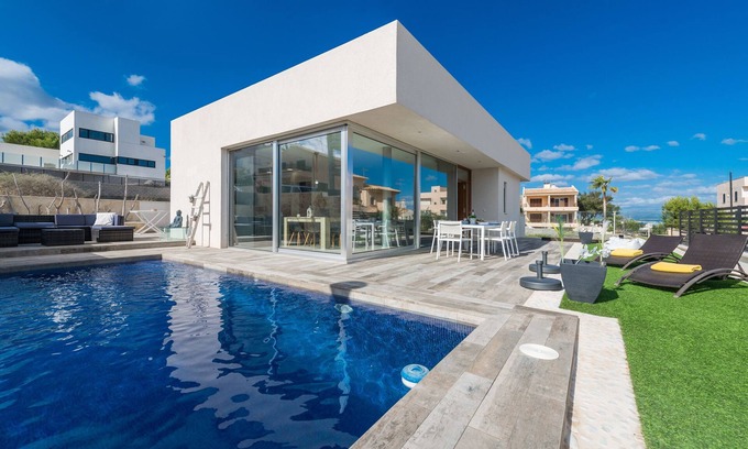 Son Serra de Marina House | Holiday Home 'Es Mollet' with Sea Views, Private Pool and Wi-Fi