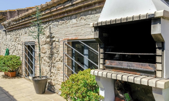 Torroella de Fluvia House | Holiday Home "Can Salva charm on the Costa Brava" with Large Terrace & Wi-Fi