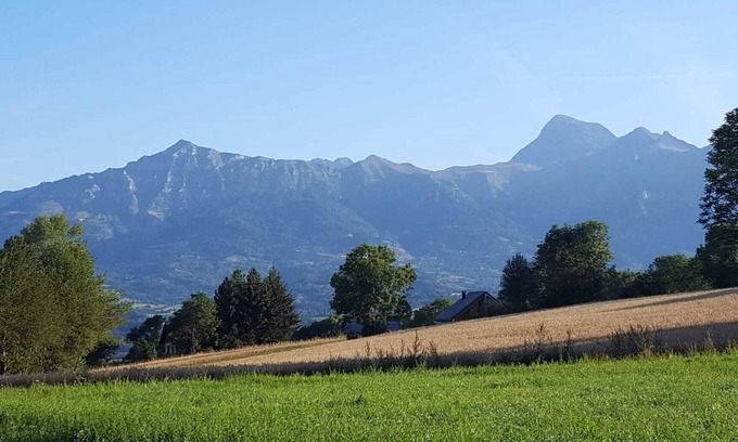 Forest-Saint-Julien House | Holiday Home 'Grand Chalet Familial' with Mountain View, Private Terrace and Wi-Fi