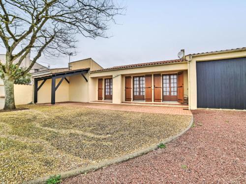 La Cotiniere House | Holiday Home la grand pièce by Interhome