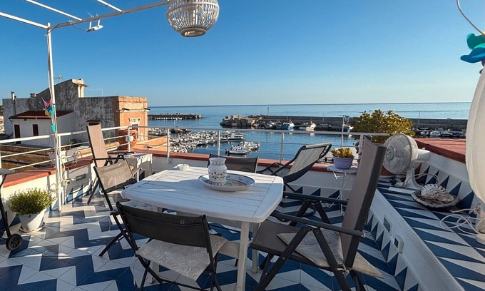 Isola delle Femmine Apartment | Holiday Home 'Sumarè' with Sea View, Wi-Fi and Air Conditioning