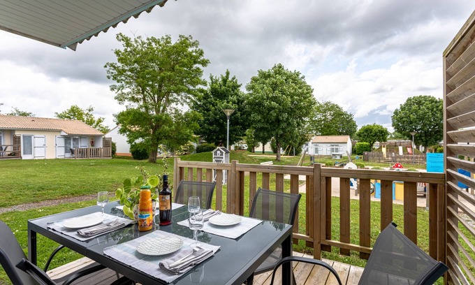 Mache House | Holiday Home '1 - Maison T3 Confort' with Shared Pool, Private Terrace and Shared Garden