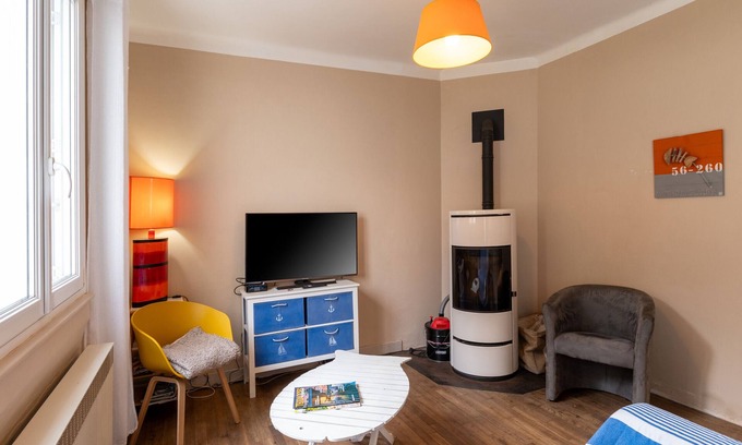 Larmor-Plage House | Holiday Home '50m De La Plage' with Private Terrace, Private Garden and Wi-Fi