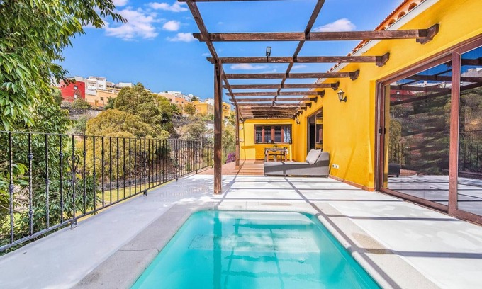 Ingenio House | Holiday Home 'A Modern Canarian House' with Wi-Fi and Air Conditioning