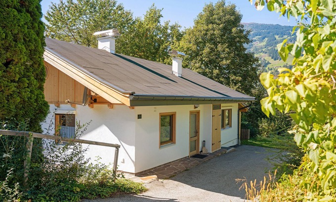Gerlosbergeben House | Holiday Home 'Anton' with Mountain View, Private Terrace and Wi-Fi