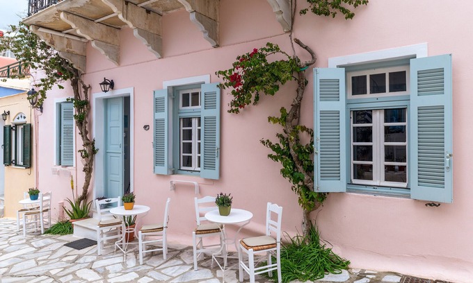 Tinos Town House | Holiday Home 'Apano Vrysi Tinos 3' with Shared Terrace, Wi-Fi and Air Conditioning