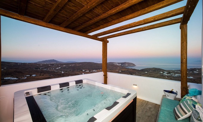 Plintri House | Holiday Home 'Aris Sky Suite Private Mini Poolspa' with Sea View, Wi-Fi and Air Conditioning