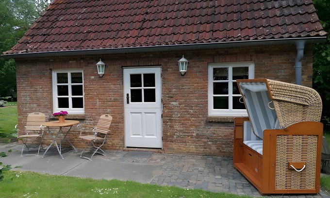 Karolinenkoog House | Holiday Home 'Backhaus' with Private Terrace and Private Garden