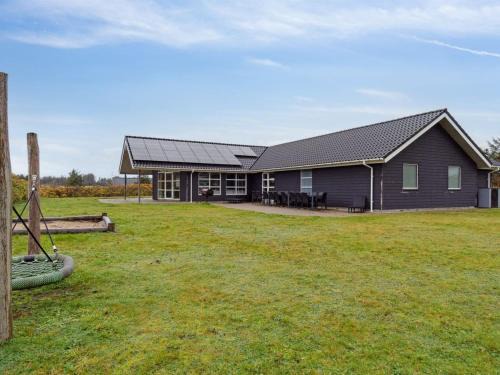 Nr. Lyngby Strand House | Holiday Home Berenika - 500m from the sea by Interhome