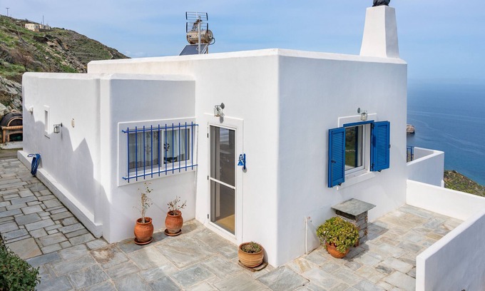 Kea House | Holiday Home 'Blue and White' with Sea View