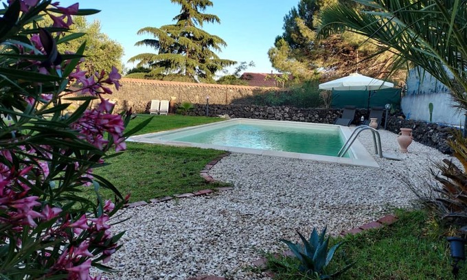 Nicolosi House | Holiday Home 'Blue Green' with Mountain View, Private Pool and Wi-Fi