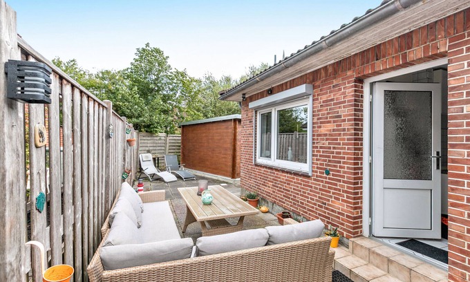 Klanxbuell House | Holiday Home 'Bungalow' with Private Terrace, Private Garden and Wi-Fi
