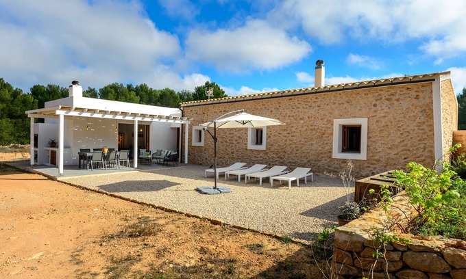 Pilar de la Mola House | Holiday Home 'Can Xumeu Ferrer' with Private Terrace, Wi-Fi and Air Conditioning