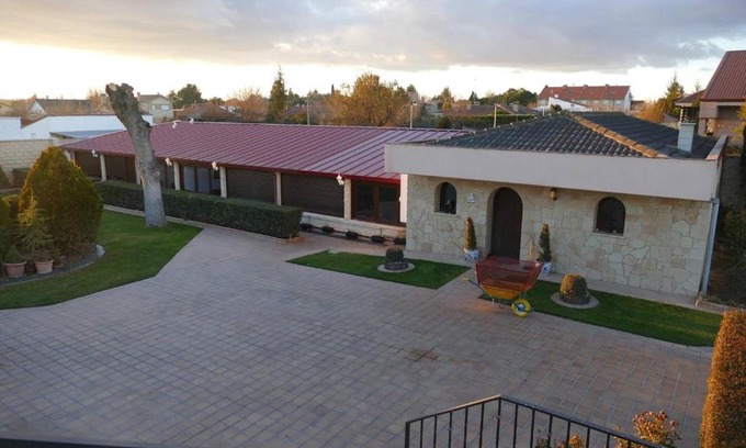 Villamayor Apartment | Holiday home Carretera Ledesma