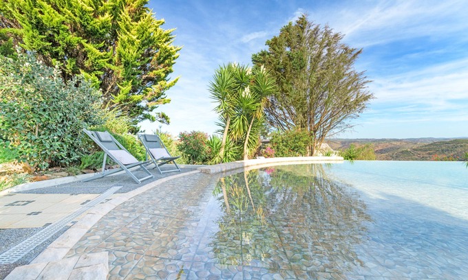 Baiona House | Holiday Home 'Casa Peixe - Selão Da Eira' with Sea View, Shared Pool and Wi-Fi