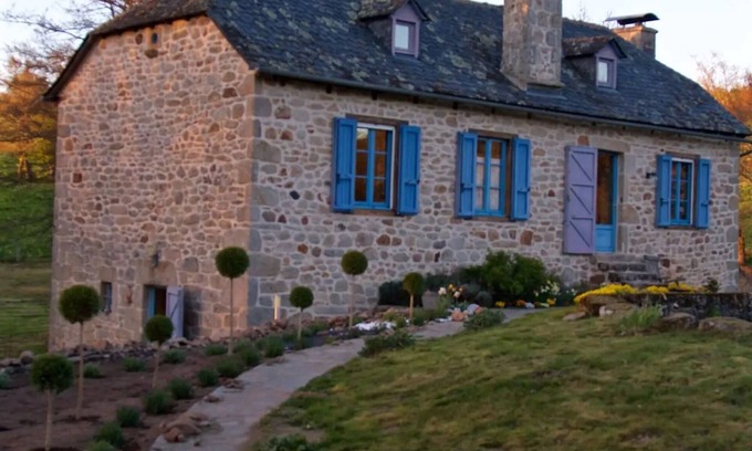 Auriac House | Holiday Home 'Charmant Moulin De Selves' with Private Garden