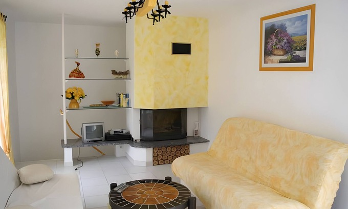 Gras House | Holiday Home 'Chez L'Oncle' with Air Conditioning