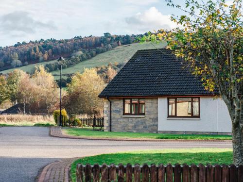 Drumnadrochit House | Holiday Home Coiltie House by Interhome