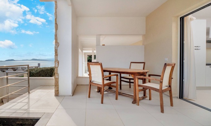 Golfo Aranci House | Holiday Home "Cormorani - Appartamento 3" Near the Beach with Sea View & Garden
