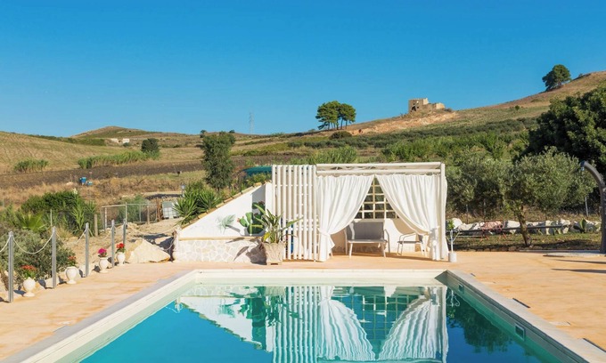 Buseto Palizzolo House | Holiday Home 'Fattoria Spezia - Limone' with Shared Pool, Shared Garden and Wi-Fi