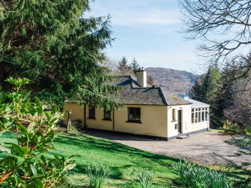 Invermoriston House | Holiday Home Farmburn by Interhome