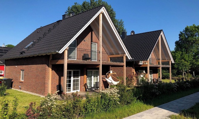 Krummin House | Holiday Home "Ferienhaus Familienkoje Rike" with Private Garden, Private Sauna & Wi-Fi