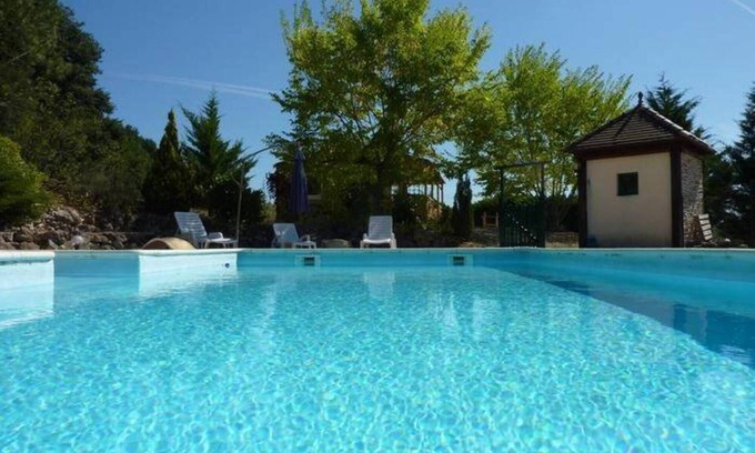 Siorac-en-Perigord House | Holiday Home 'Gite Près De Sarlat Au Calme' with Shared Pool, Private Terrace and Private Garden