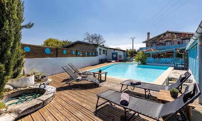 Gaillan-en-Medoc House | Holiday Home "Gîte 1 à la Maison Mosaïc" with Shared Pool & Wi-Fi