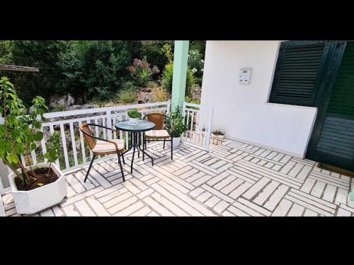 Hodilje House | Holiday Home Gea - Three Bedroom Holiday Home with Terrace and Partial Sea View