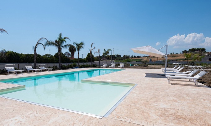 Menfi House | Holiday Home 'Gioberta 2' with Garden, A/C & Wi-Fi