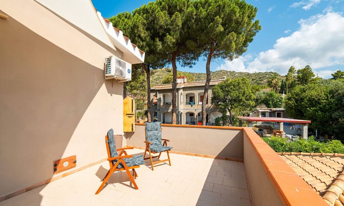Solanas House | Holiday Home 'Giovanna - Relax Beach 80m' with Sea View, Wi-Fi and Air Conditioning