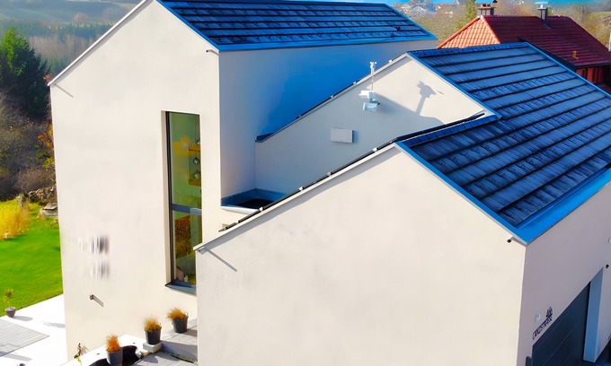 Weilheim House | Holiday Home 'Gold Haus 2' with Private Terrace, Private Garden and Wi-Fi