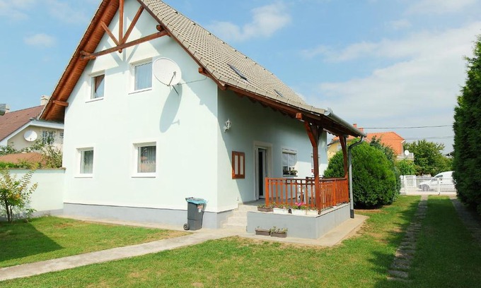 Balatonszarszo House | Holiday Home Greenie by Interhome